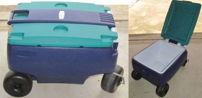 Rubbermaid Compact Rolling Cooler