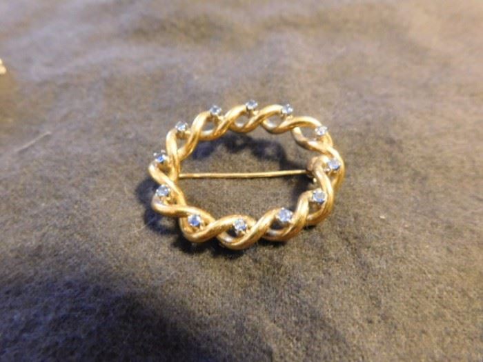18k gold pendant with aquamarine stones, marked