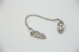 Lot 135. Vintage Avon Collar Clip