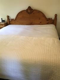 King size pine bed