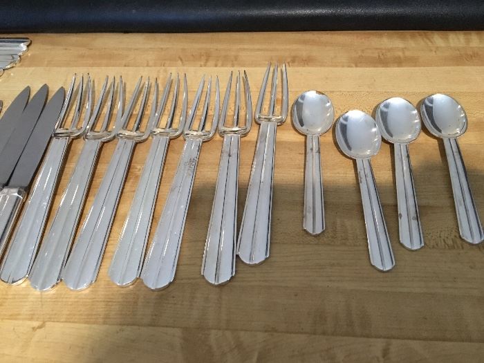 Chantaco Jean E. Puiforcat set (7 dinner forks, 8 salad forks, 8 knives, 6 soup spoons, 4 tea spoons)