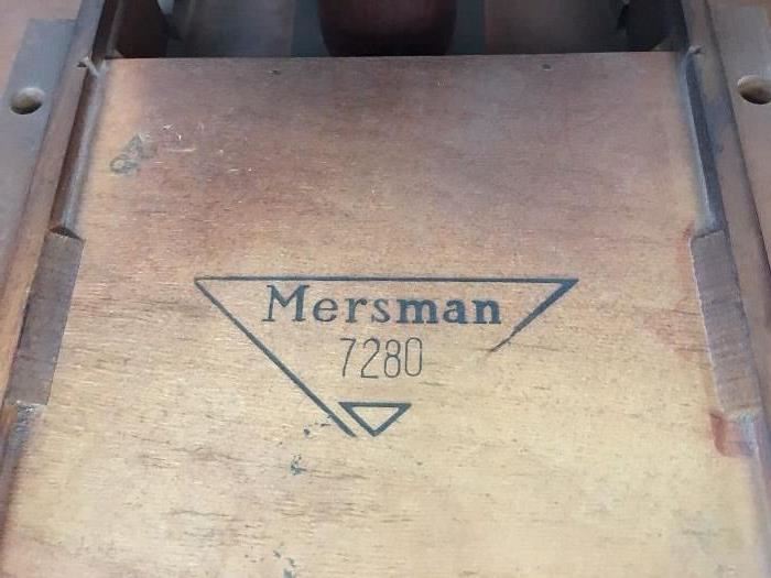 Mersman round lion table