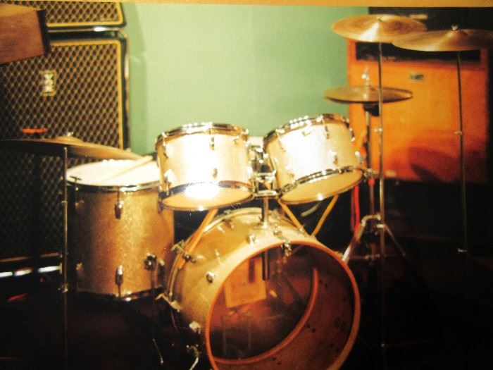 Complete set of Ludwig Hollywood drums form 1962. More pictures below
