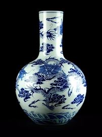 BLUE AND WHITE DRAGON GLOBULAR VASE
