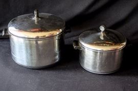 Two Farberware Pots w/ Lids: One 4 qt. pot w/ lid, one 8 qt. pot w/ lid