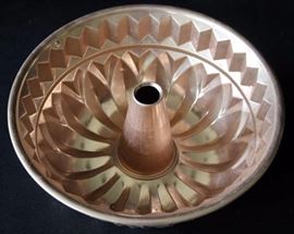 Assorted Vintage Aluminum Cake Pans & Gelatin Molds: One 10" angel food / bundt cake pan w/ cooling legs, one 10" Westbend shape cake pan, ten 3" W x 1.75" H mini bundt cake / gelatin mold / tart baking tins / pans, twelve 4" L x 3.25" W diamond shaped gelatin molds, one 8.5" gelatin mold, one 6.5" gelatin mold, one 9" copper colored decorative gelatin mold, one 6.5" copper colored gelatin mold
