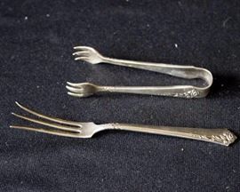 Oneida Heirloom Sterling Silver Damansk Rose Relish Fork & Sugar Tongs: Relish fork weighs 14.2 g, sugar tong weighs 23.7 g.