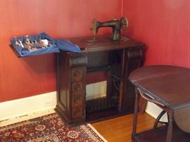 1910 Singer Treadle Sewing Machine. The sewing machine pushes down into the cabinet for concealment.