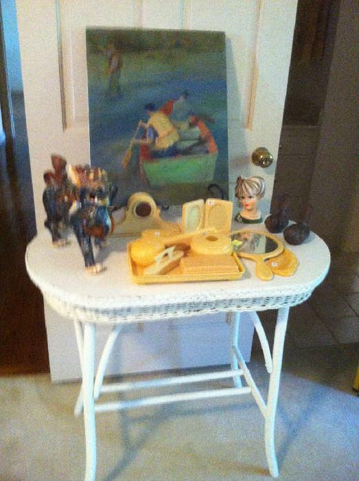 oval wicker table, art, headvase,