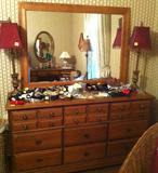 maple dresser, lamps