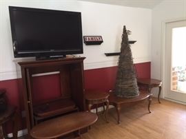 More tables, flat screen TV