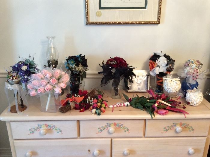 Dresser & Custom made bridal bouquets