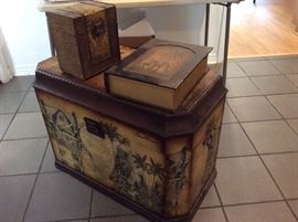 Palm Tree items, trunk & boxes