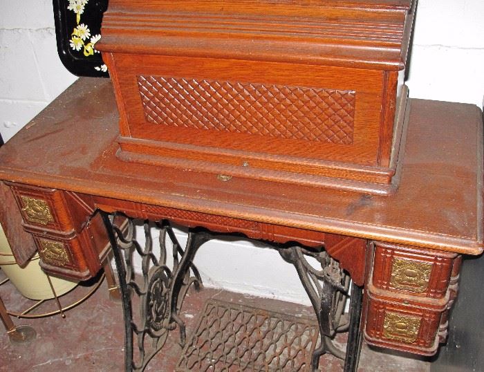 Singer treadle sewing machine with box top.