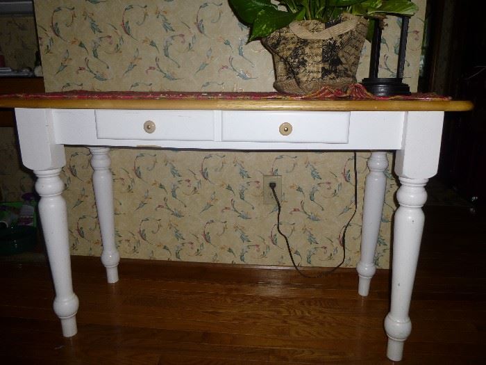 NARROW CONSOLE TABLE THAT MATCHES THE KITCHEN TABLE. GREAT AS A WRITING DESK, USE IN ENTRYWAY OR HALL