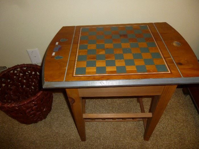 CHECKER/CHESS GAME TABLE