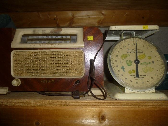 VINTAGE RADIO AND WEIGHT SCALE