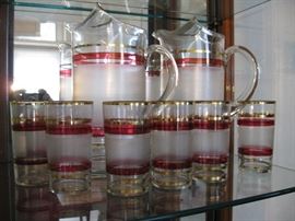 nice retro pitcher and glasses