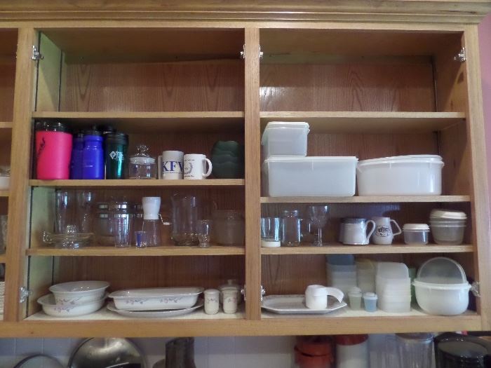 Lots of kitchen items!