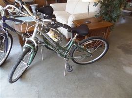 'Giant' 6061 - includes helment - we have a men's and women's bike