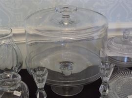 LOVE this deep cake pedestal stand...