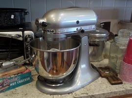 KitchenAid Artisan - 3 years old - hardly used!