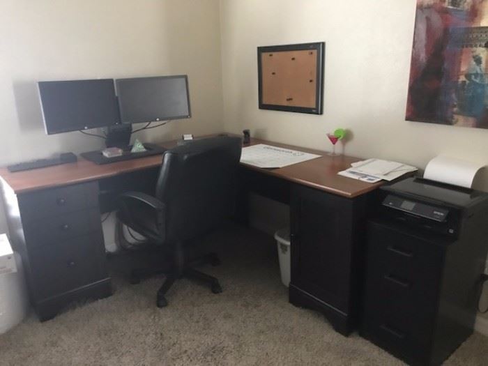 Home office desk with return and pull out keyboard tray