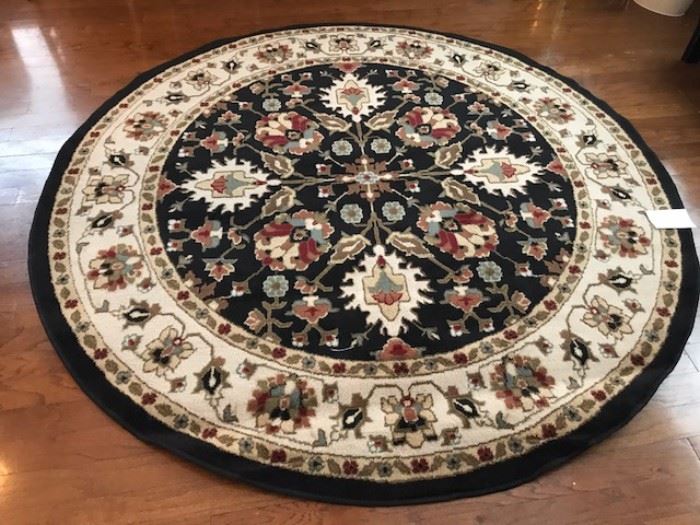 Round area rug 6'7" in diameter - includes the felt pad