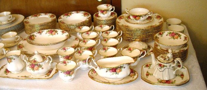 Large set of 1962 'Old Country Roses' China.  