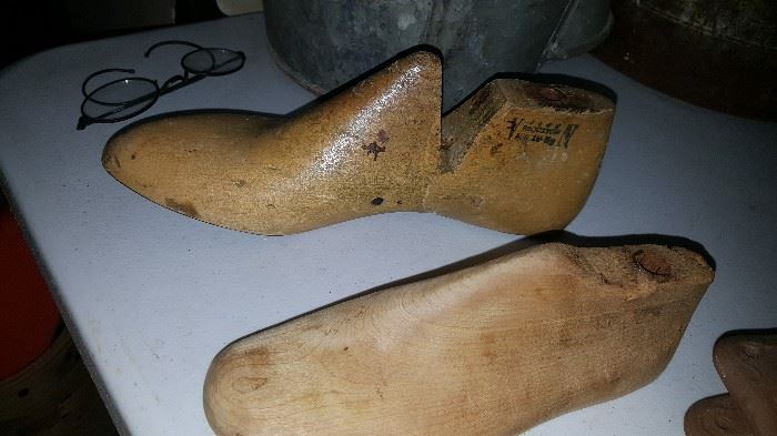 Wooden shoe forms