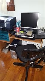 Desktop computer and desk