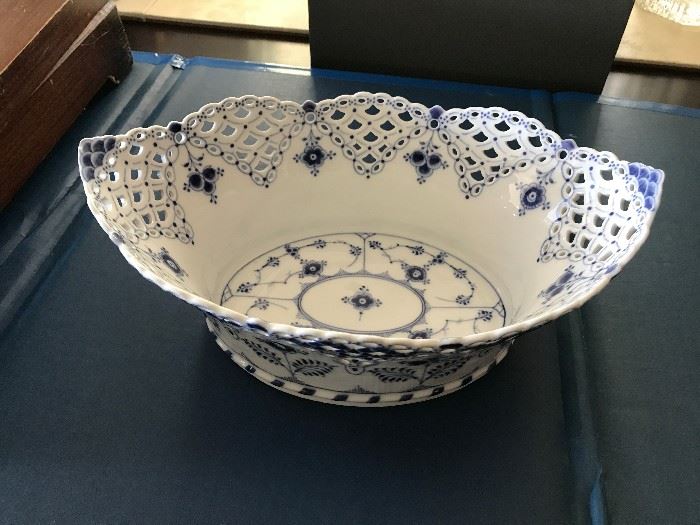 Royal Copenhagen reticulated edge centerpiece bowl