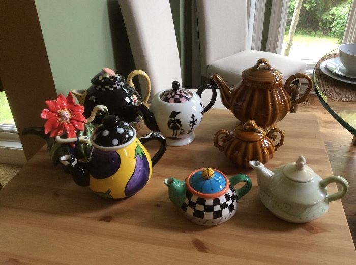 Ceramic teapot collection 