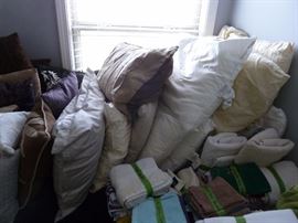 Pillows, linens
