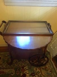 Tea cart with removable tray