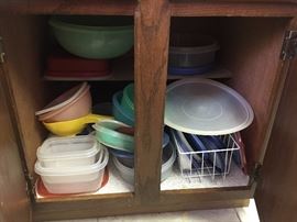 Tupperware / Food storage containers