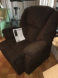 This a great electric lift chair. Looks like new and was very gently used!