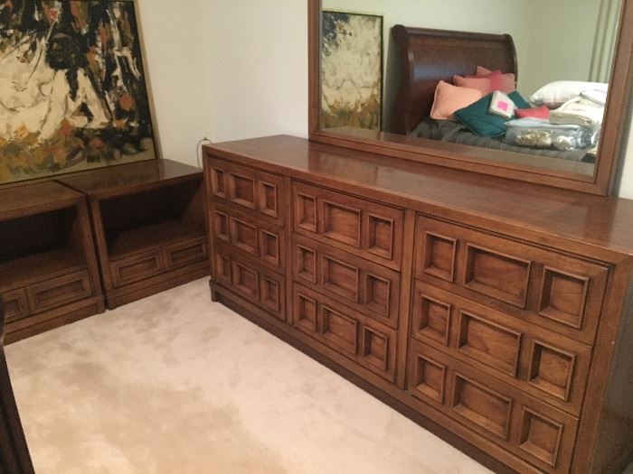 Very nice Drexel Bedroom set - 72" Dresser with Mirror; 2 Bedside Tables. 
