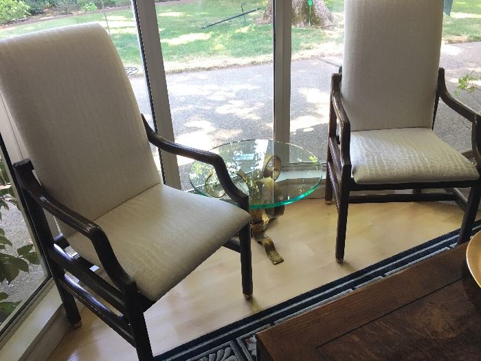 These are the fabulous Henredon arm chairs that match the 4 side chairs. They are the most beautiful chairs we have ever seen. 