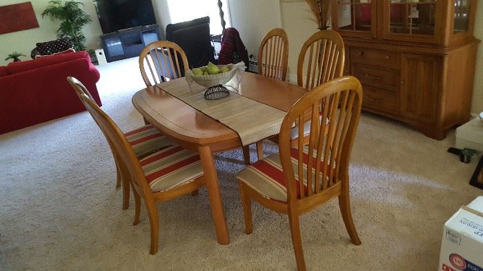 Bernhardt Maple Dining Suite w 8 Chairs
