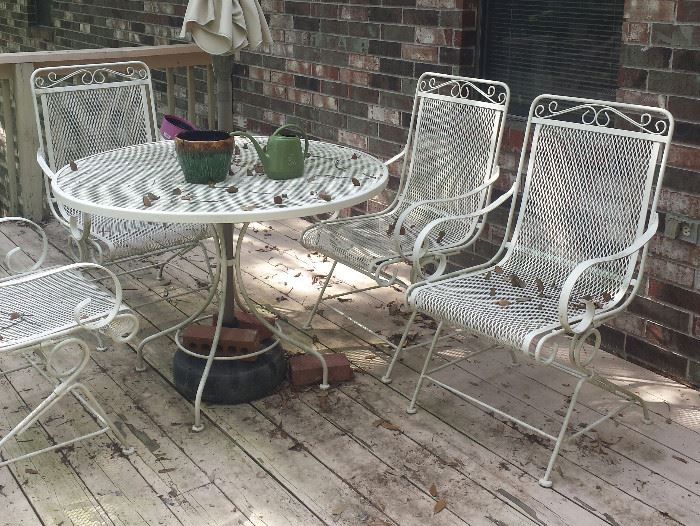 wrought iron round table patio w/4 chairs