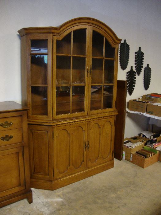 Maple china cabinet/display cabinet