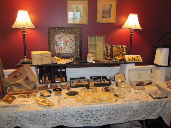 Vintage vanity accessory table