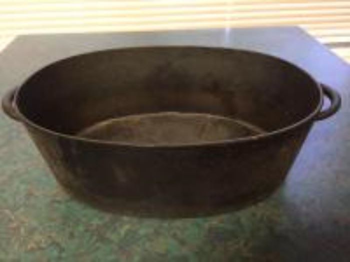 Cast iron roasting pan
