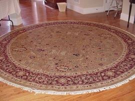 Round Oriental rug with fringed edge