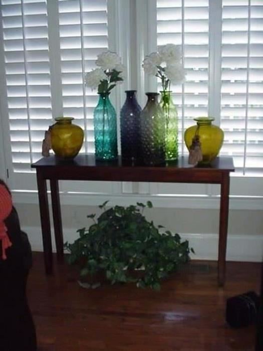 Wood sofa table; bottle vases; pair of ovoid vases