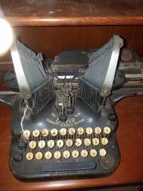 ANTIQUE RARE TYPEWRITER OLIVER