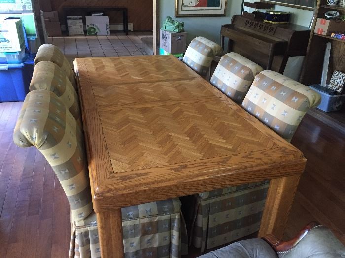 GREAT DINING ROOM TABLE AND 6 CHAIRS