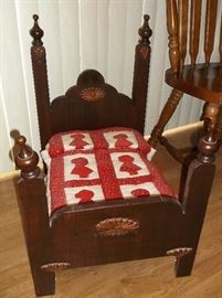Great doll bed w/quilt