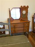 BEAUTIFUL VICTORIAN DRESSER WITH PIVOTING MIRROR.
OAK VICTORIAN MANTEL CLOCK.